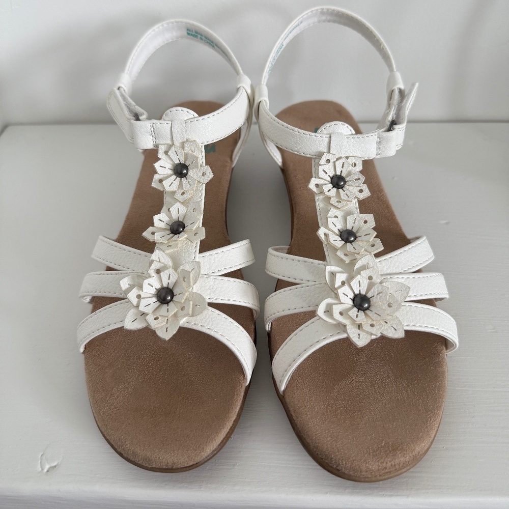 Women's Yuu sandals Size 6